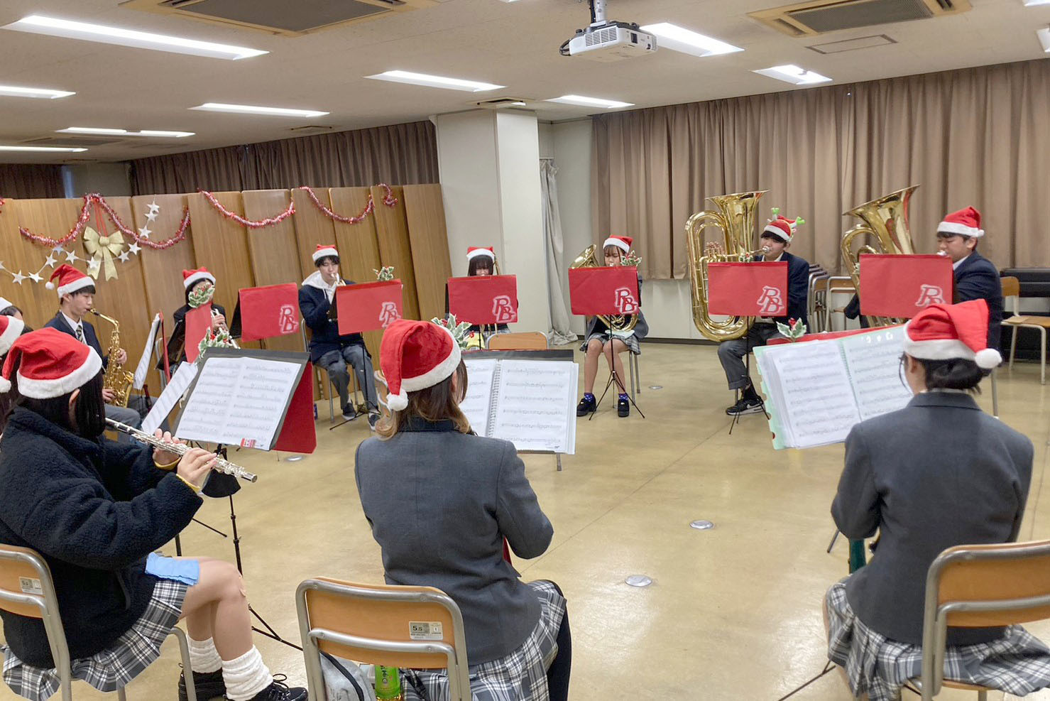 吹奏楽部がクリスマス収録会を行いました